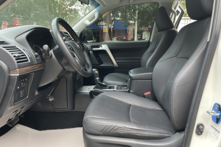 Used Toyota Prado 2018 3.5L Automatic TX-L NAVI with Rear-Mounted Spare Tire Interior 11