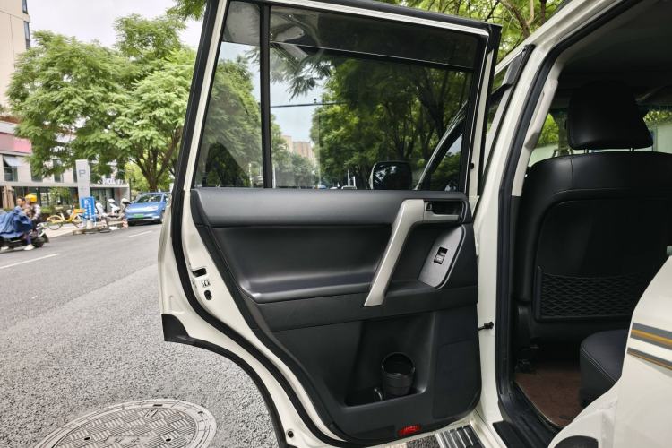 Used Toyota Prado 2018 3.5L Automatic TX-L Interior 11