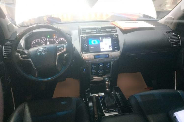 Used Toyota Prado 2018 3.5L Automatic VX NAVI with Rear-Mounted Spare Tire Interior 2