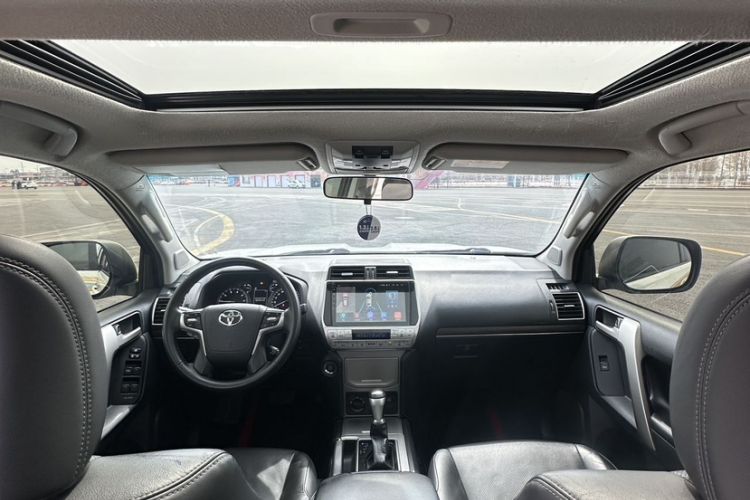 Used Toyota Prado 2018 3.5L Automatic TX-L with Rear-Mounted Spare Tire Interior 3