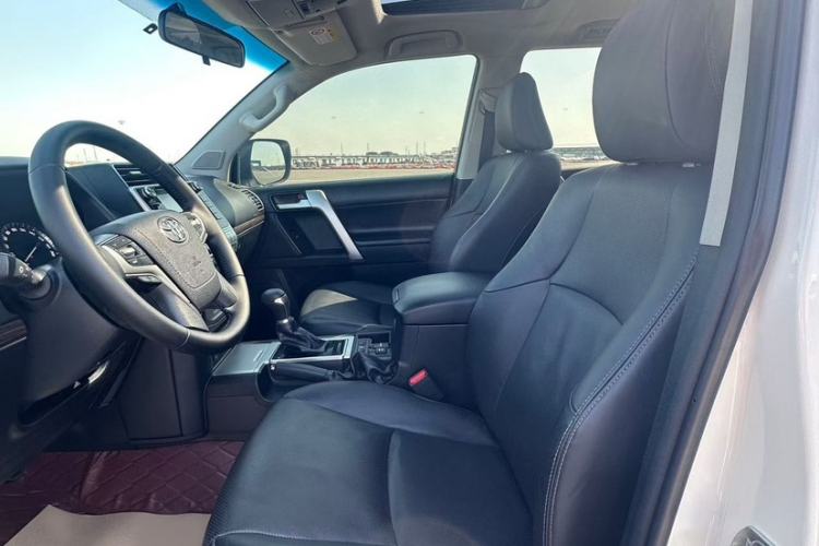 Used Toyota Prado 2018 3.5L Automatic TX-L with Rear-Mounted Spare Tire Interior 3