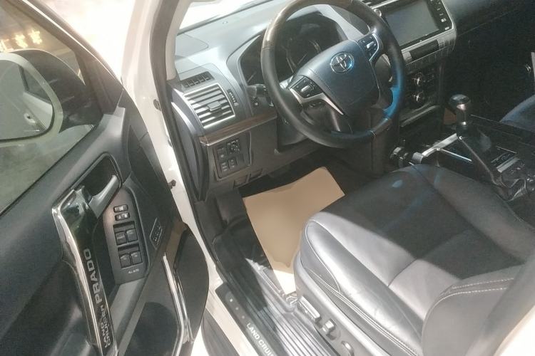 Used Toyota Prado 2018 3.5L Automatic VX NAVI with Rear-Mounted Spare Tire Interior 3