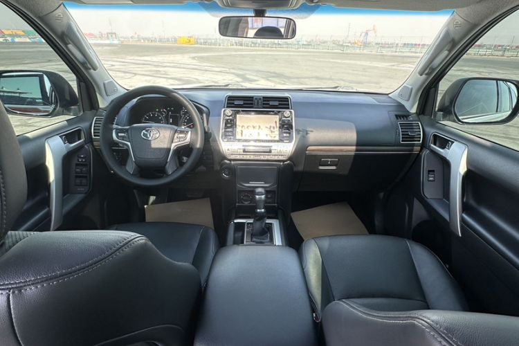Used Toyota Prado 2018 3.5L Automatic TX-L NAVI with Rear-Mounted Spare Tire Interior 3