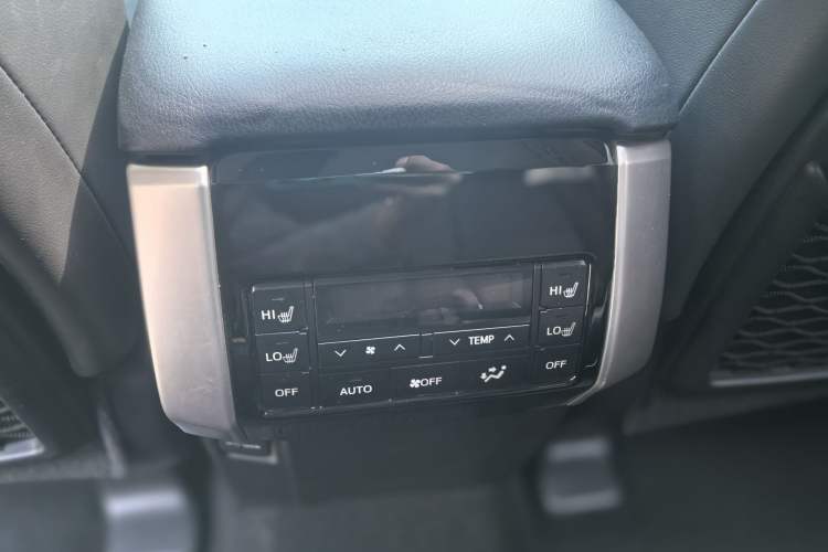 Used Toyota Prado 2018 3.5L Automatic TX-L Interior 3