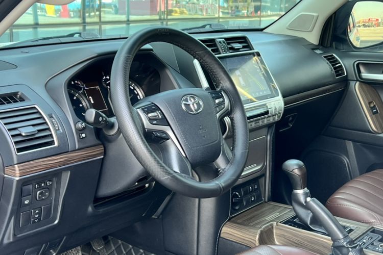 Used Toyota Prado 2018 3.5L Automatic TX-L with Rear-Mounted Spare Tire Interior 3
