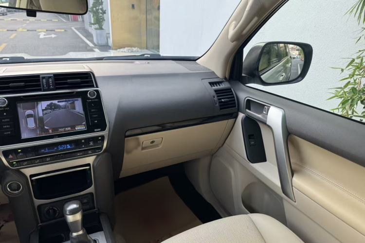 Used Toyota Prado 2018 4.0L TX-L U.S. Specification Interior 3