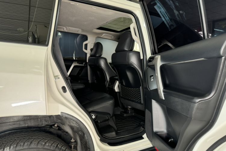 Used Toyota Prado 2018 3.5L Automatic TX-L with Rear-Mounted Spare Tire Interior 3