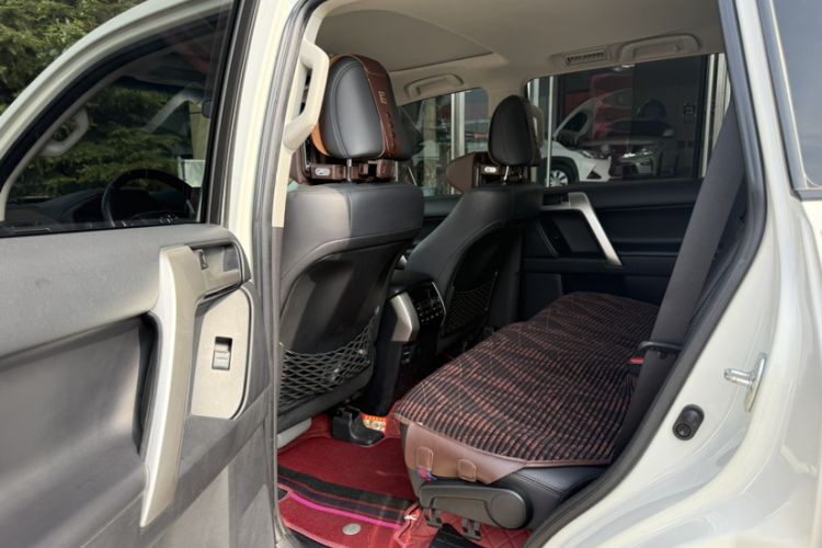 Used Toyota Prado 2018 3.5L Automatic TX-L with Rear-Mounted Spare Tire Interior 3