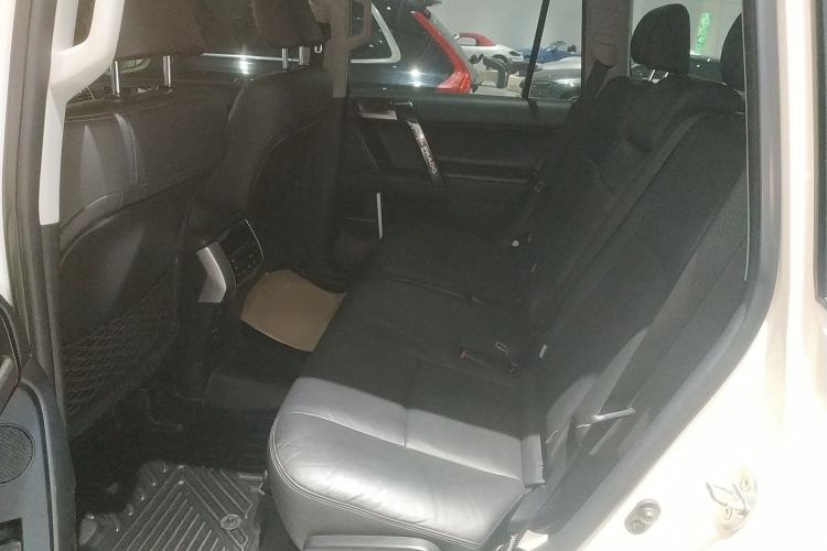 Used Toyota Prado 2018 3.5L Automatic VX NAVI with Rear-Mounted Spare Tire Interior 4