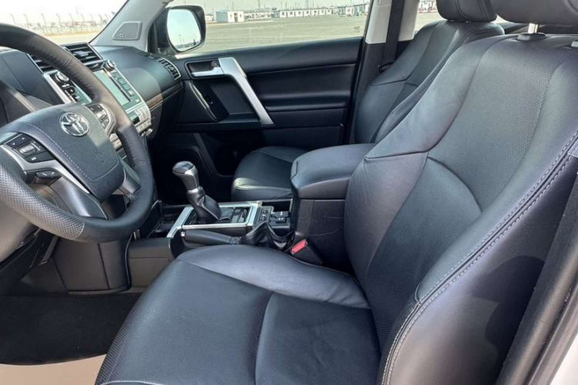 Used Toyota Prado 2018 3.5L Automatic TX-L NAVI with Rear-Mounted Spare Tire Interior 4