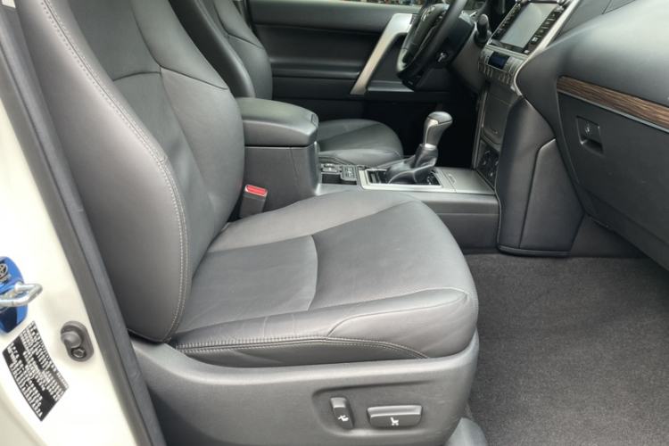 Used Toyota Prado 2018 3.5L Automatic TX-L NAVI with Rear-Mounted Spare Tire Interior 4