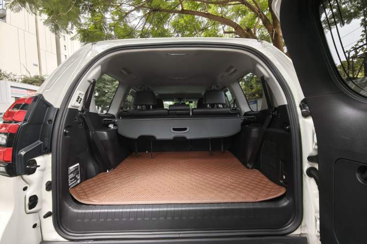 Used Toyota Prado 2018 3.5L Automatic TX-L Interior 4