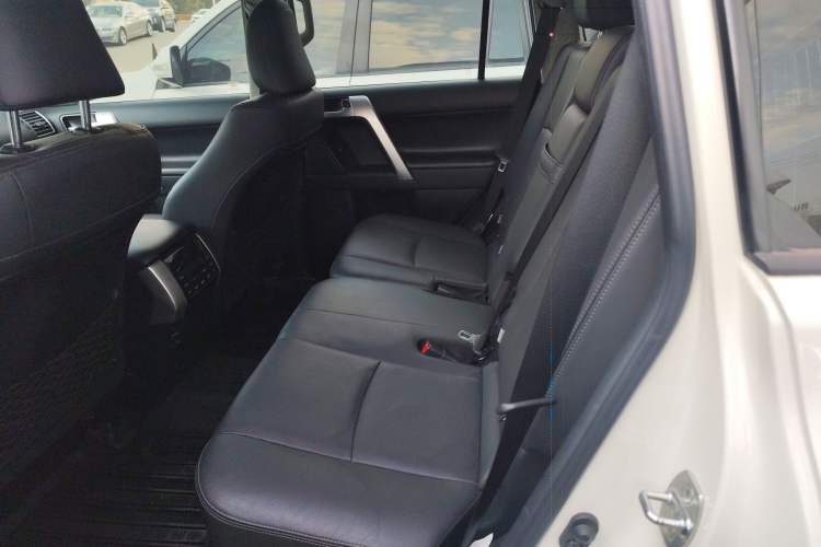 Used Toyota Prado 2018 3.5L Automatic TX-L Interior 4