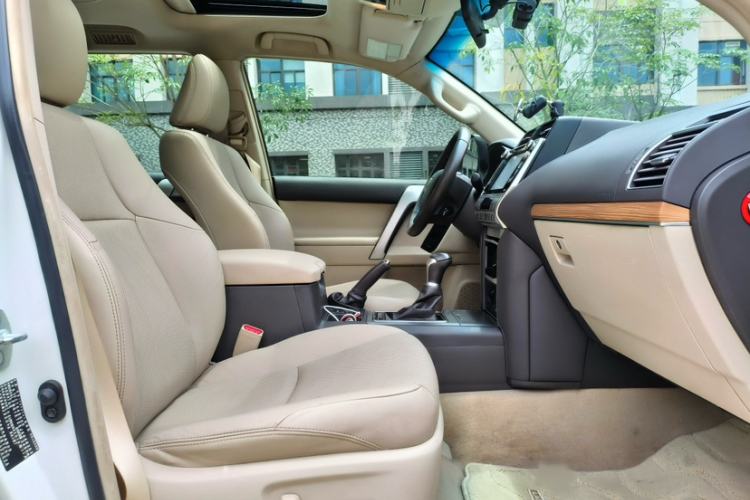Used Toyota Prado 2018 3.5L Automatic TX-L NAVI Interior 4