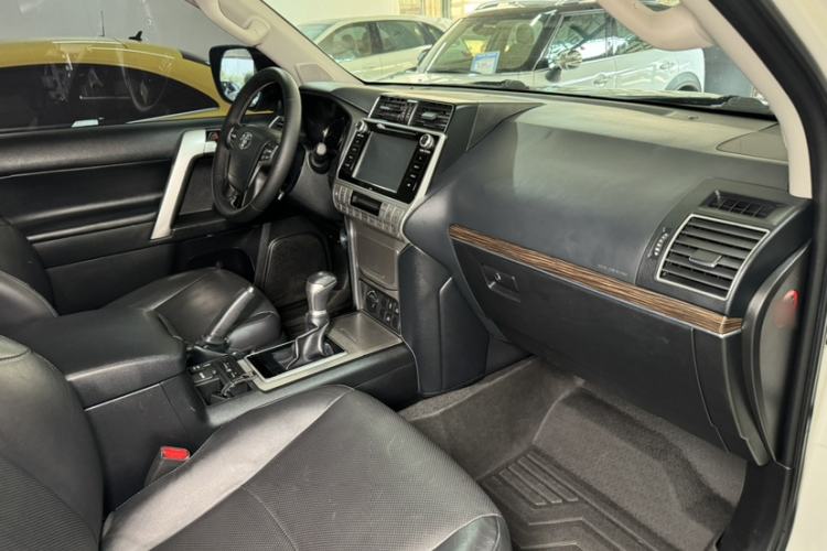 Used Toyota Prado 2018 3.5L Automatic TX-L with Rear-Mounted Spare Tire Interior 4