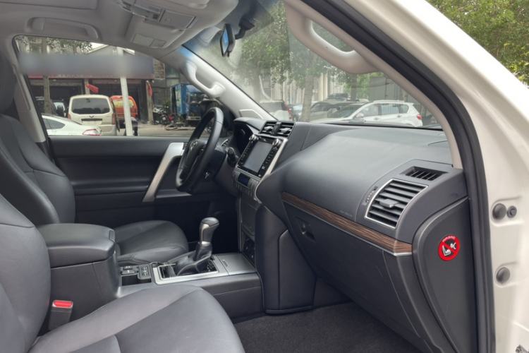 Used Toyota Prado 2018 3.5L Automatic TX-L NAVI with Rear-Mounted Spare Tire Interior 5