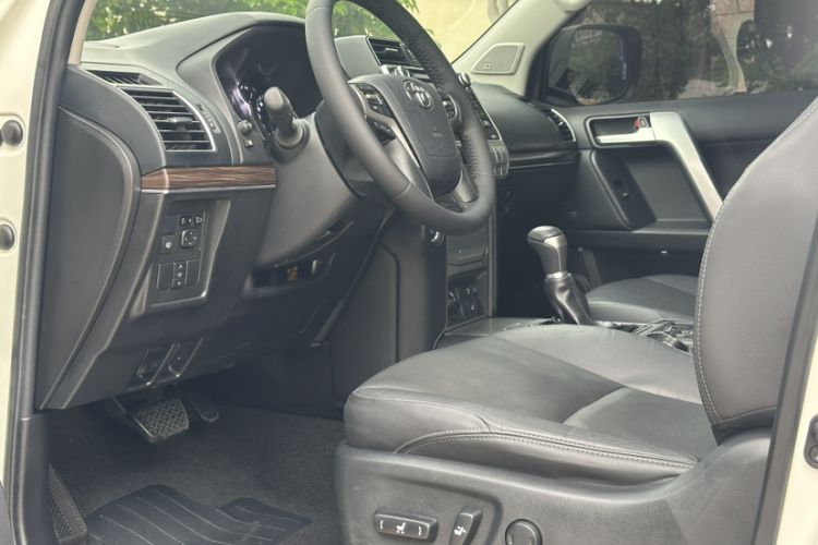 Used Toyota Prado 2018 3.5L Automatic TX-L NAVI Interior 5