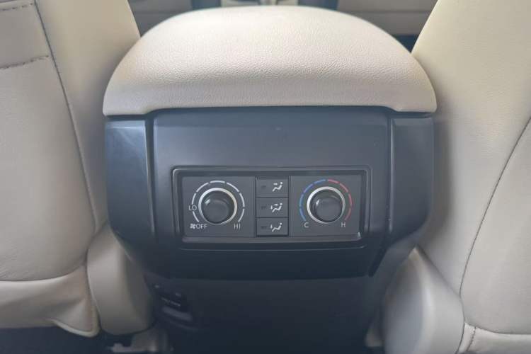 Used Toyota Prado 2018 4.0L TX-L U.S. Specification Interior 5