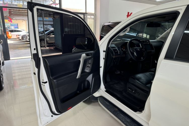Used Toyota Prado 2018 3.5L Automatic TX-L with Rear-Mounted Spare Tire Interior 5
