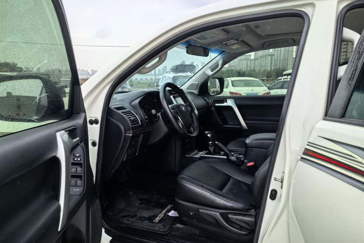 Used Toyota Prado 2018 3.5L Automatic TX Interior 6