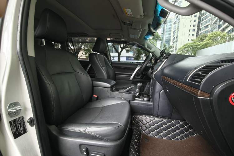 Used Toyota Prado 2018 3.5L Automatic TX-L Interior 6