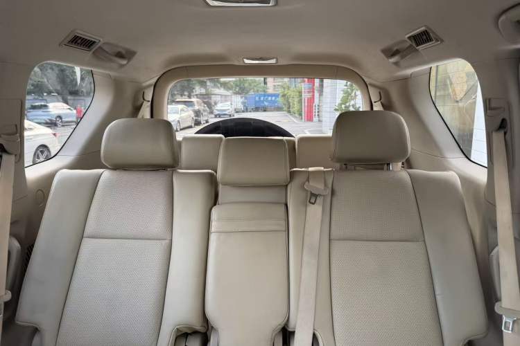 Used Toyota Prado 2018 4.0L TX-L U.S. Specification Interior 6
