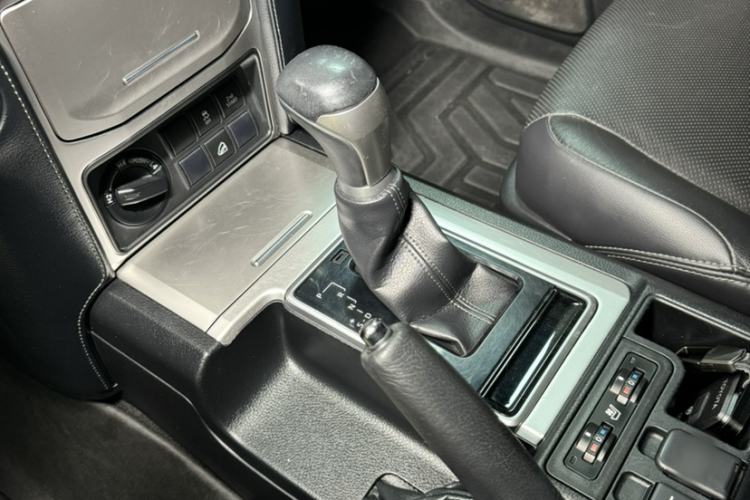 Used Toyota Prado 2018 3.5L Automatic TX-L with Rear-Mounted Spare Tire Interior 6