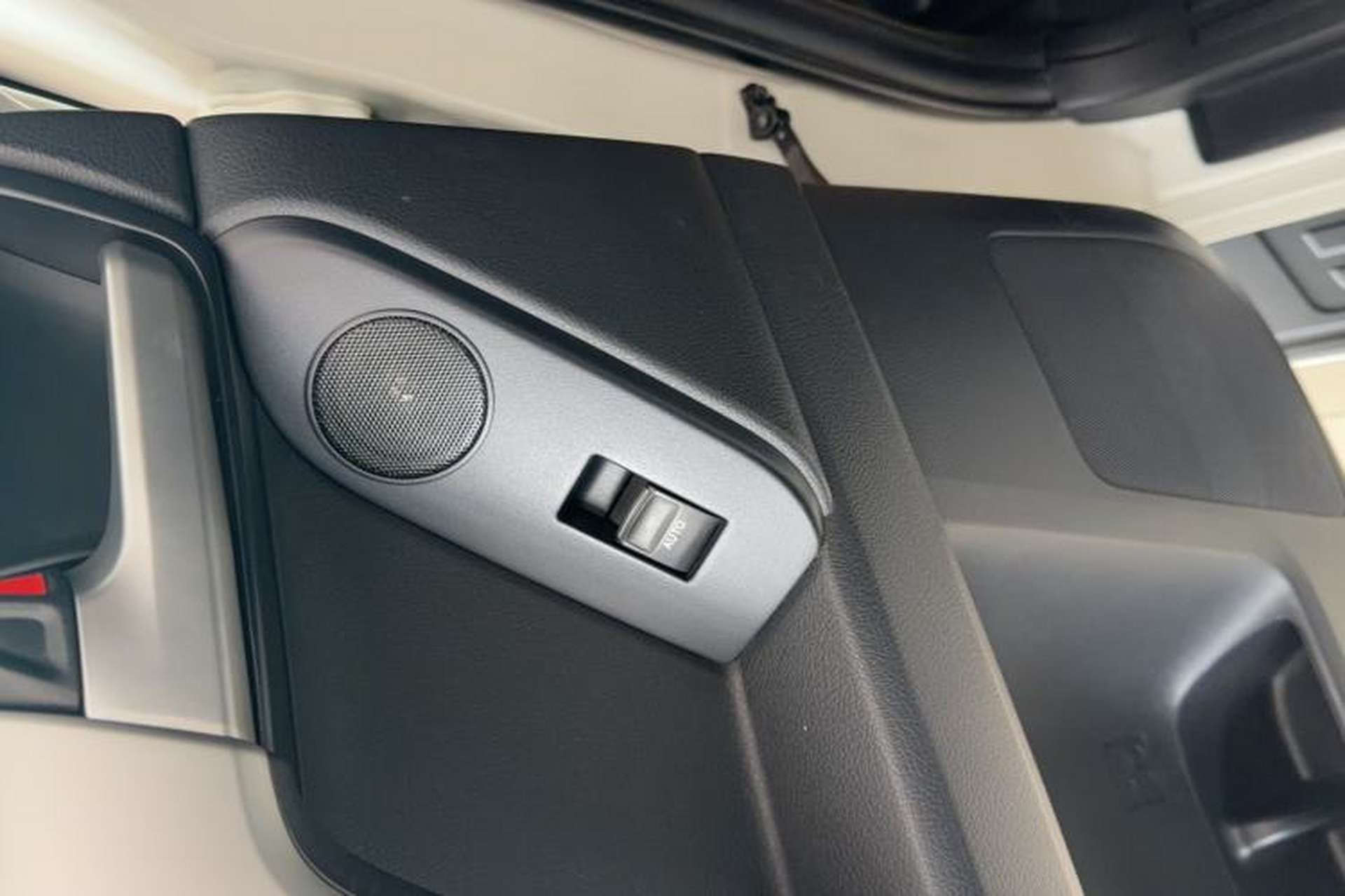 Used Toyota Prado 2018 3.5L Automatic TX-L NAVI with Rear-Mounted Spare Tire Interior 7