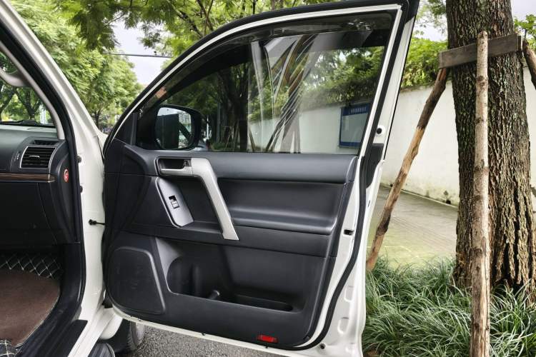 Used Toyota Prado 2018 3.5L Automatic TX-L Interior 7