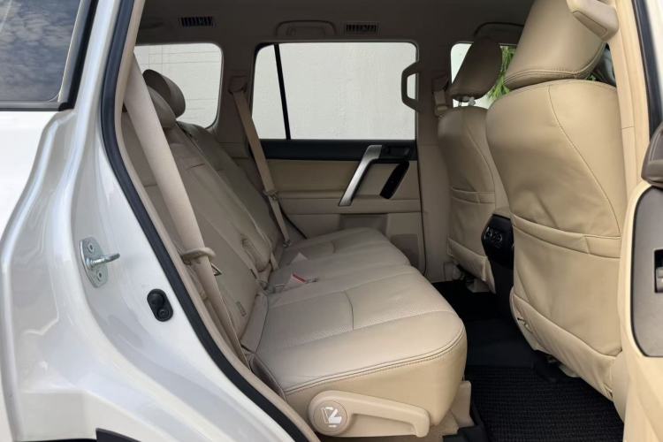 Used Toyota Prado 2018 4.0L TX-L U.S. Specification Interior 7