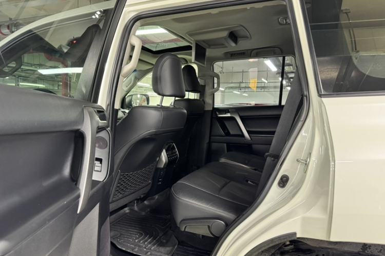 Used Toyota Prado 2018 3.5L Automatic TX-L NAVI with Rear-Mounted Spare Tire Interior 8