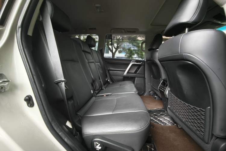 Used Toyota Prado 2018 3.5L Automatic TX-L Interior 8