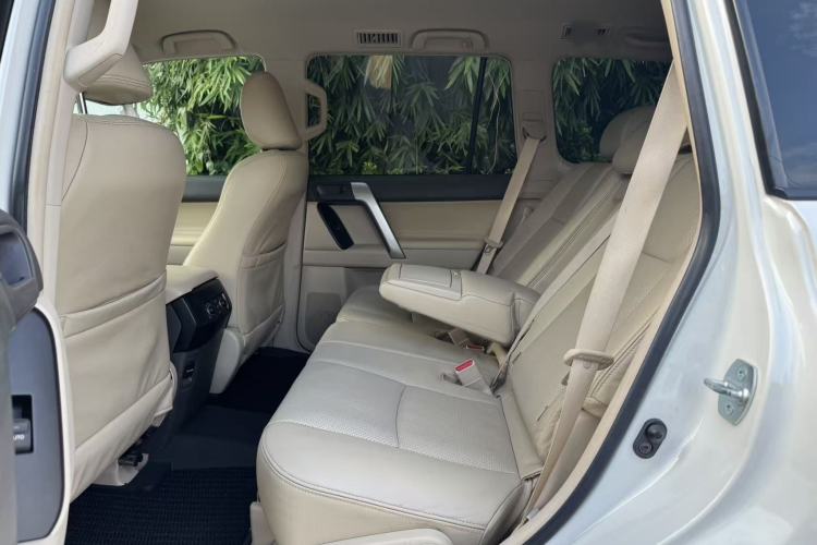 Used Toyota Prado 2018 4.0L TX-L U.S. Specification Interior 8