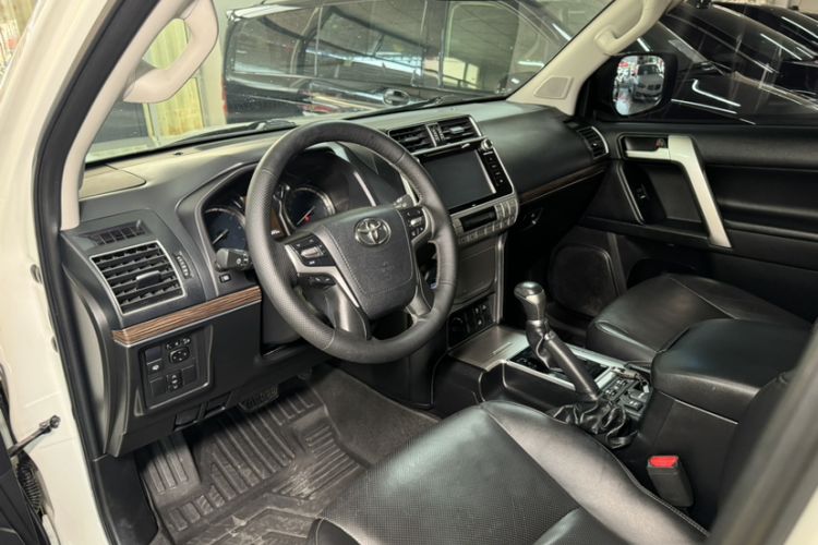 Used Toyota Prado 2018 3.5L Automatic TX-L with Rear-Mounted Spare Tire Interior 8