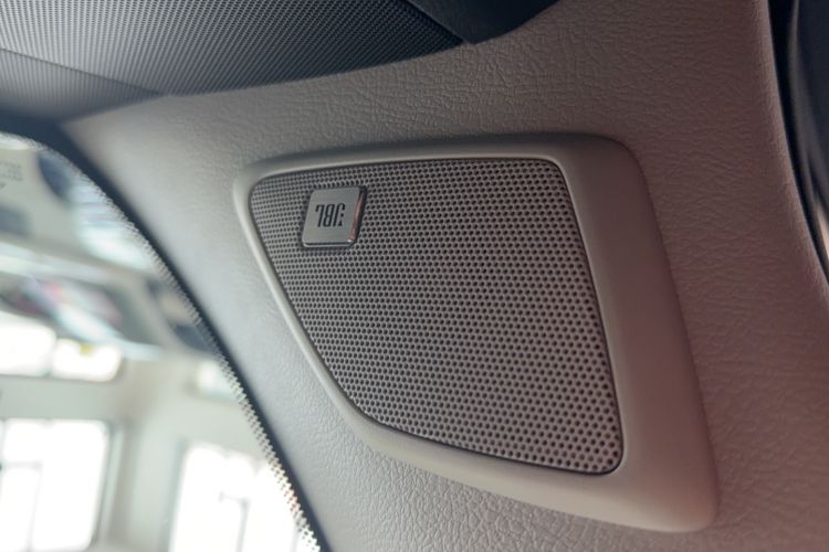 Used Toyota Prado 2018 3.5L Automatic TX-L NAVI with Rear-Mounted Spare Tire Interior 9
