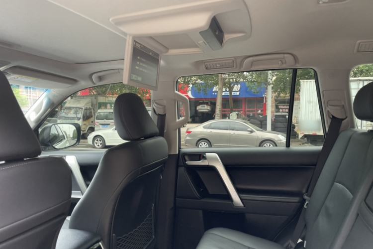 Used Toyota Prado 2018 3.5L Automatic TX-L NAVI with Rear-Mounted Spare Tire Interior 9