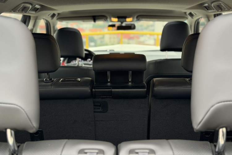 Used Toyota Prado 2018 3.5L Automatic TX-L Interior 9