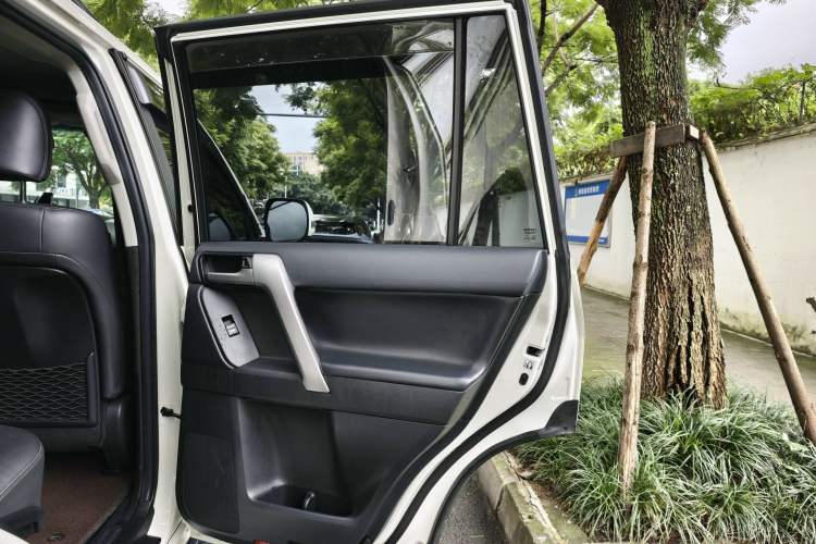 Used Toyota Prado 2018 3.5L Automatic TX-L Interior 9