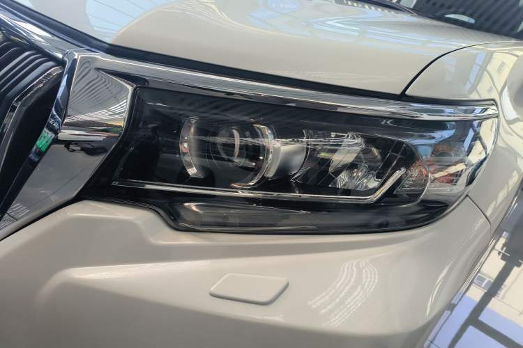 Used Toyota Prado 2018 3.5L Automatic TX-L with Rear-Mounted Spare Tire Left Front Headlight