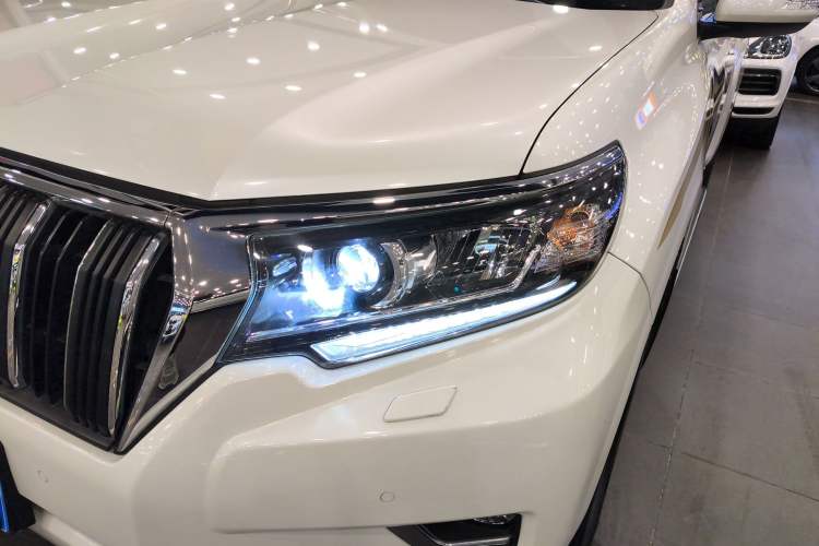 Used Toyota Prado 2018 3.5L Automatic TX-L with Rear-Mounted Spare Tire Left Front Headlight