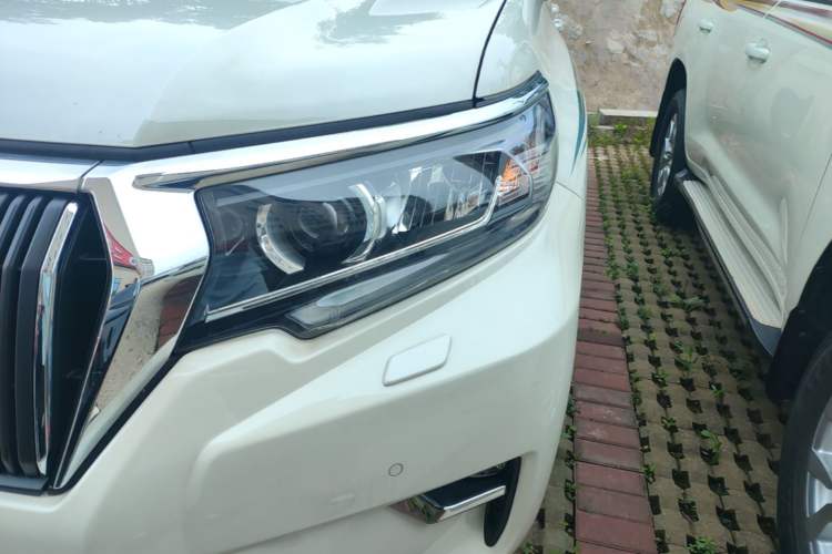 Used Toyota Prado 2018 3.5L Automatic TX-L with Rear-Mounted Spare Tire Left Front Headlight