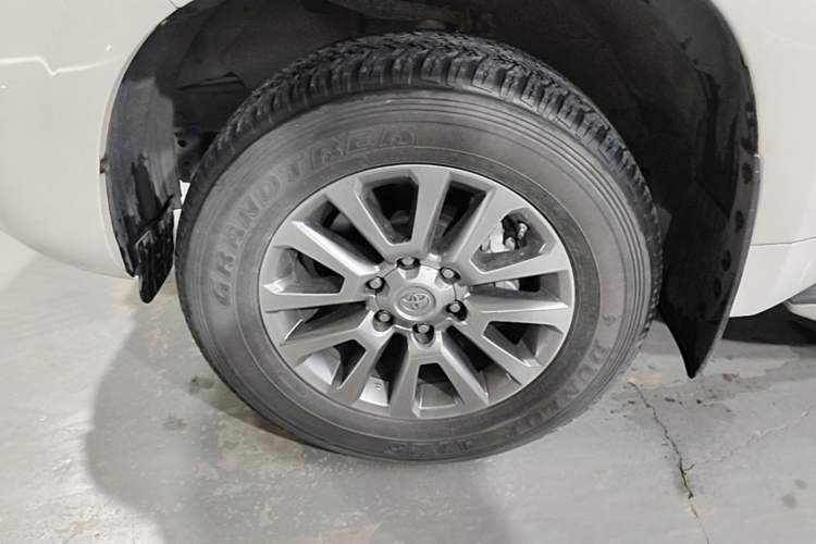 Used Toyota Prado 2018 3.5L Automatic TX-L Left Front Wheel Hub