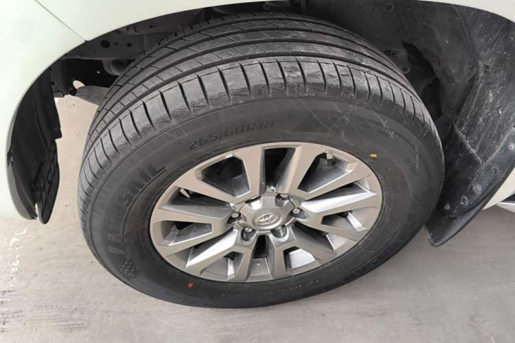 Used Toyota Prado 2018 3.5L Automatic TX-L Left Front Wheel Hub