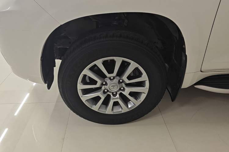 Used Toyota Prado 2018 3.5L Automatic TX-L NAVI with Rear-Mounted Spare Tire Left Front Wheel Hub