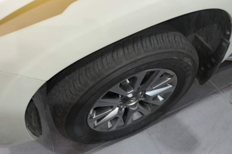 Used Toyota Prado 2018 3.5L Automatic TX-L Left Front Wheel Hub