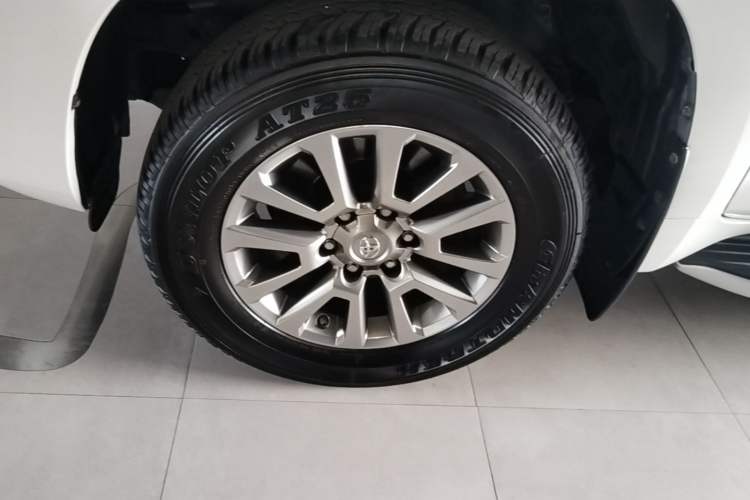 Used Toyota Prado 2018 3.5L Automatic TX-L NAVI Left Front Wheel Hub