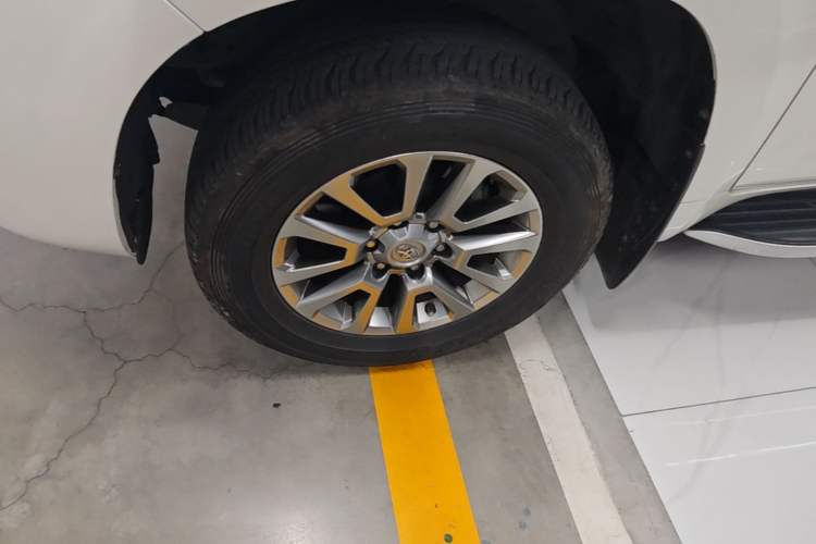 Used Toyota Prado 2018 3.5L Automatic TX-L Left Front Wheel Hub