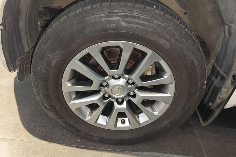 Used Toyota Prado 2018 3.5L Automatic TX-L NAVI Left Front Wheel Hub