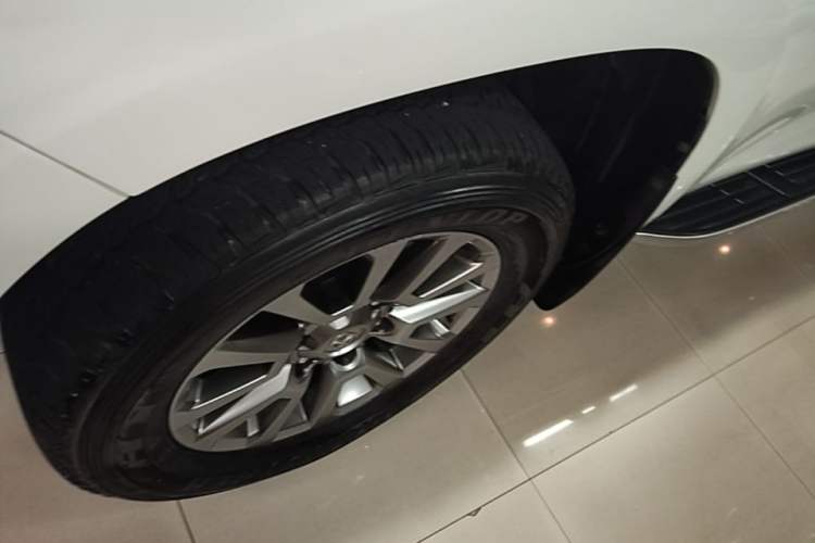 Used Toyota Prado 2018 3.5L Automatic TX-L Left Front Wheel Hub