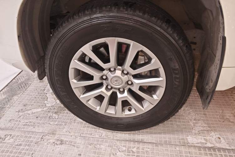 Used Toyota Prado 2018 3.5L Automatic TX-L NAVI with Rear-Mounted Spare Tire Left Front Wheel Hub